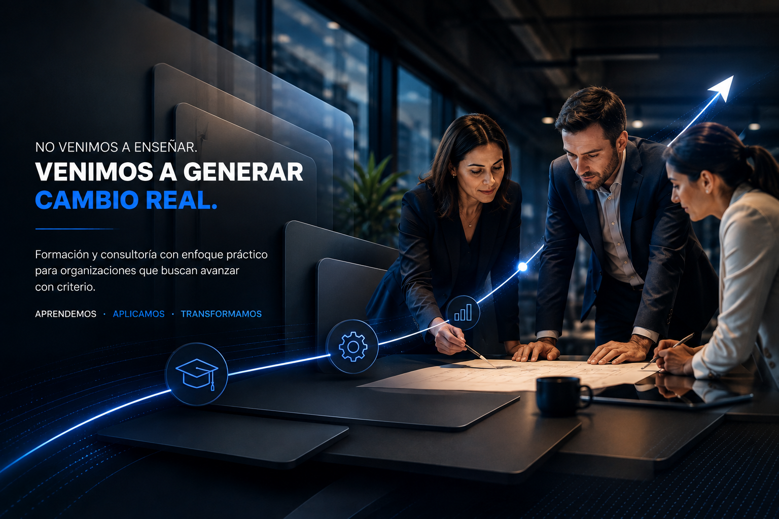 Equipo en sesión estratégica de formación y acompañamiento organizacional